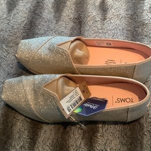 NWT Toms!